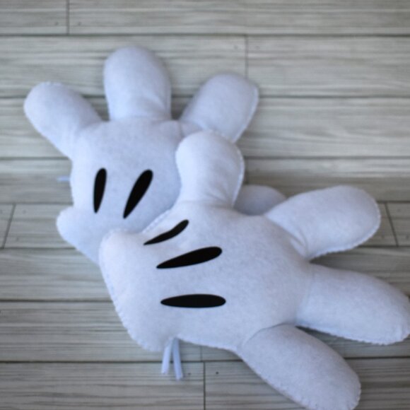 Christmas Mickey felt glove /wreath attachment/ tree decor - Picture 2 of 8